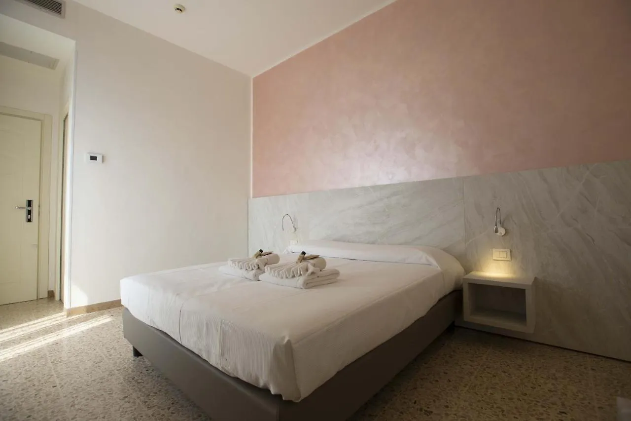 Hotel Confort リミニ